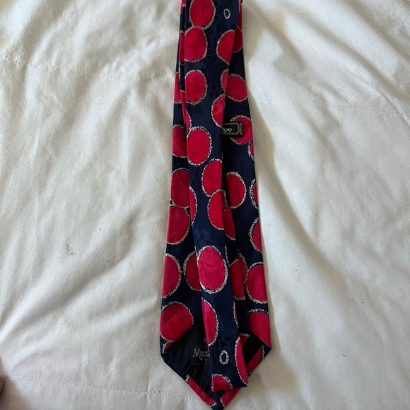 Maximilian 100% Silk Men's Red and Black Tie - Picture 4 of 8
